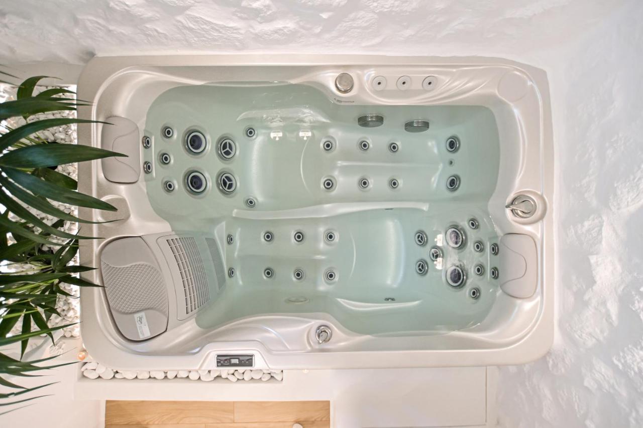 Mythos Luxury Suite Naxos City Екстер'єр фото